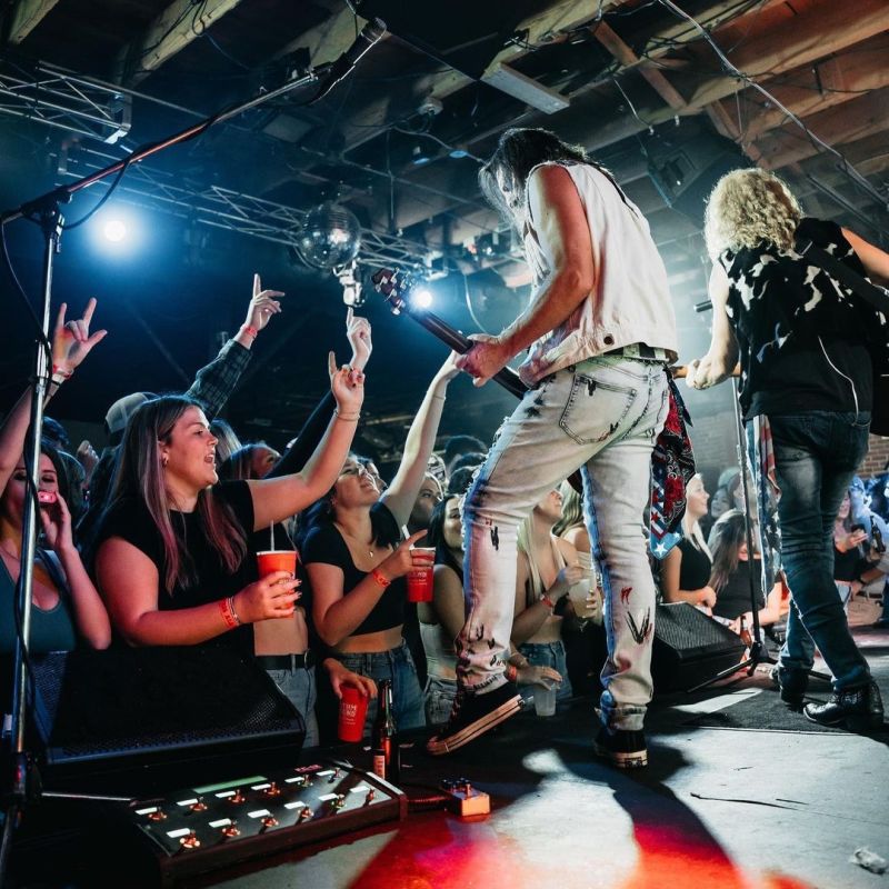 Image for the Tweet beginning: 🌟 5 Places For Live