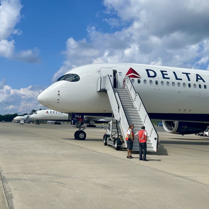 Image for the Tweet beginning: Spotted at #CLTairport 👀 Quad,