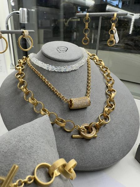 Image for the Tweet beginning: Gold and? Layer in some