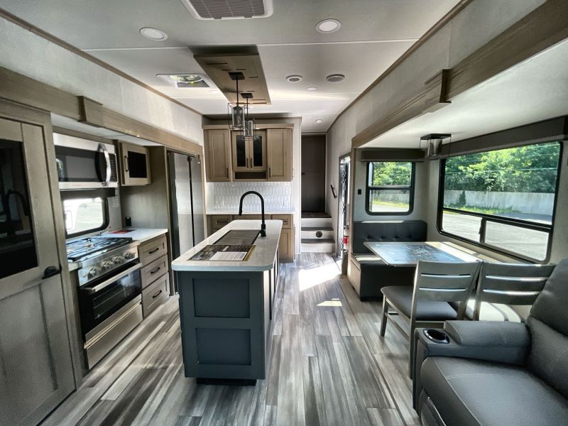 Image for the Tweet beginning: 🚐 💫 Elevate your travel