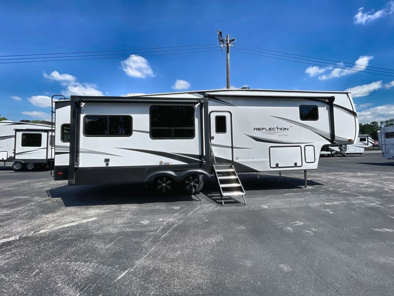 Image for the Tweet beginning: 🚐 💫 Elevate your travel