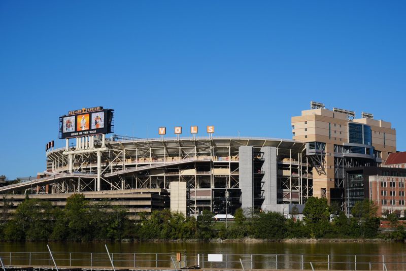 Image for the Tweet beginning: Tennessee River flows in downtown