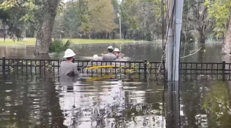 Image for the Tweet beginning: Crews work in floodwaters to